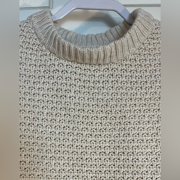 Universal Thread cream sweater. Size medium lightweight. - Picture 2 of 3